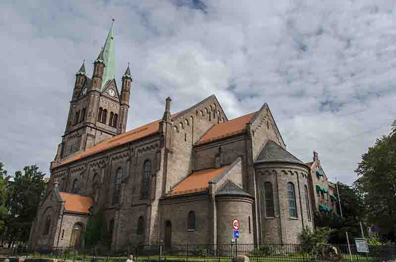 Noruega - Oslo 044 - iglesia de Gronland.jpg